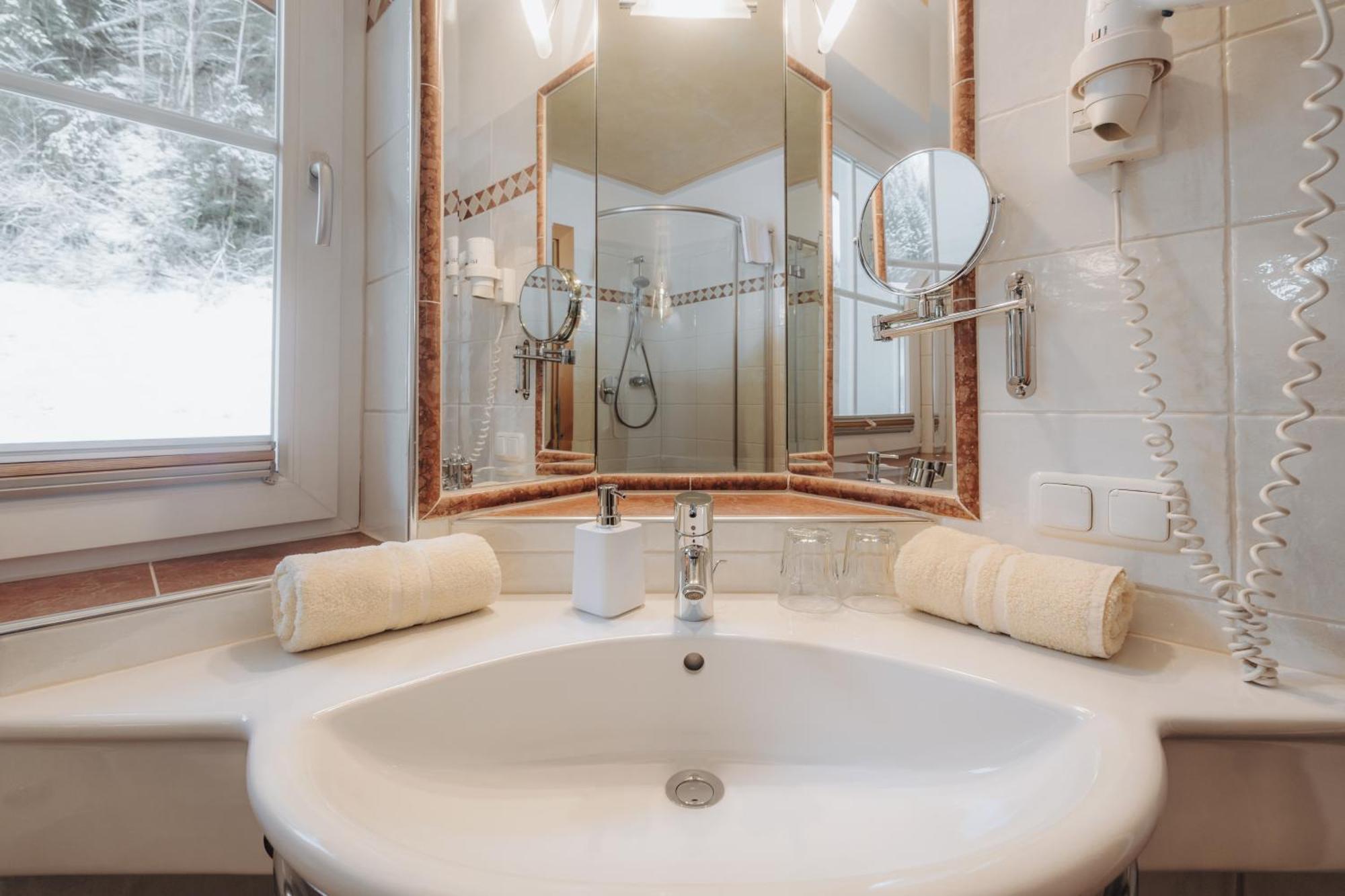 Hotel Krone Grossarl Bagian luar foto